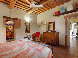 Farmhouse in Ville di Corsano Siena at the Centre