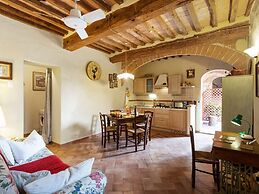 Farmhouse in Ville di Corsano Siena at the Centre