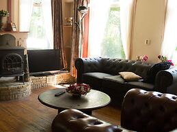 Authentic Farmhouse in Pingjum With Hot Tub