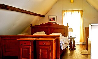 Authentic Farmhouse in Pingjum With Hot Tub