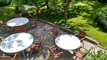 Authentic Farmhouse in Pingjum With Hot Tub