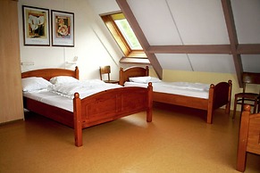 Authentic Farmhouse in Pingjum With Hot Tub