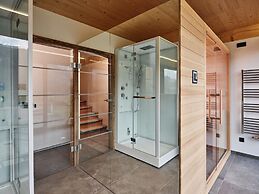 Majestic Chalet With Pool and Sauna