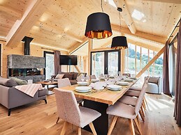 Majestic Chalet With Pool and Sauna