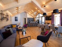 Majestic Chalet With Pool and Sauna