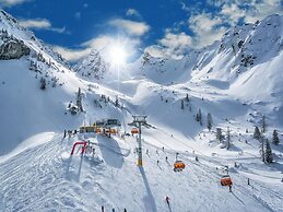 Majestic Chalet With Pool and Sauna