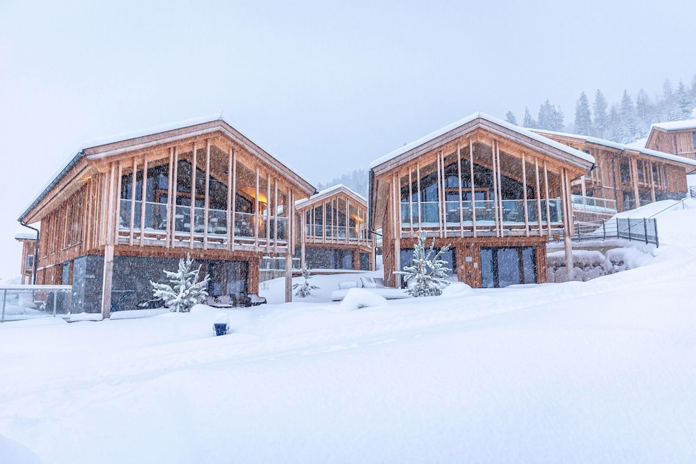 Majestic Chalet With Pool and Sauna