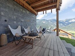 Majestic Chalet With Pool and Sauna