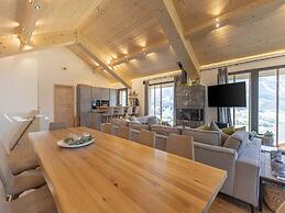 Majestic Chalet With Pool and Sauna