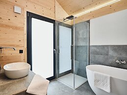 Majestic Chalet With Pool and Sauna