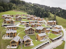 Majestic Chalet With Pool and Sauna