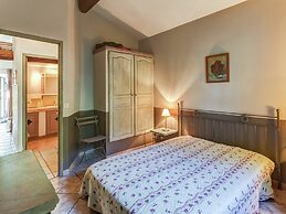 Charming Cottage in Oppede Amidst Vineyards