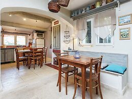 Charming Cottage in Oppede Amidst Vineyards