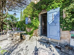 Charming Cottage in Oppede Amidst Vineyards