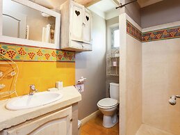 Charming Cottage in Oppede Amidst Vineyards