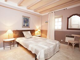 Charming Cottage in Oppede Amidst Vineyards