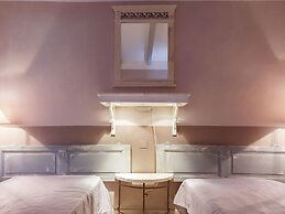 Charming Cottage in Oppede Amidst Vineyards