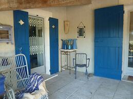 Charming Cottage in Oppede Amidst Vineyards