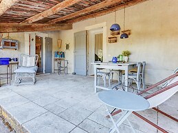 Charming Cottage in Oppede Amidst Vineyards