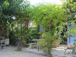 Charming Cottage in Oppede Amidst Vineyards