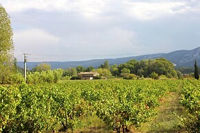 Charming Cottage in Oppede Amidst Vineyards