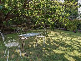 Charming Cottage in Oppede Amidst Vineyards
