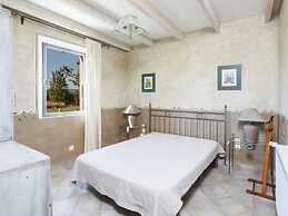 Charming Cottage in Oppede Amidst Vineyards