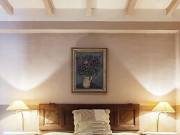 Charming Cottage in Oppede Amidst Vineyards