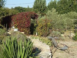 Charming Cottage in Oppede Amidst Vineyards