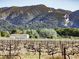 Charming Cottage in Oppede Amidst Vineyards