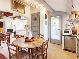 Charming Cottage in Oppede Amidst Vineyards