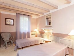 Charming Cottage in Oppede Amidst Vineyards