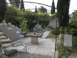 Charming Cottage in Oppede Amidst Vineyards