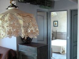 Charming Cottage in Oppede Amidst Vineyards