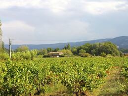 Charming Cottage in Oppede Amidst Vineyards