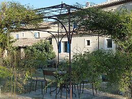 Charming Cottage in Oppede Amidst Vineyards