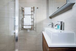 Urban Vogue Escape with Parking- Air-con