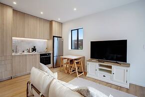 Urban Vogue Escape with Parking- Air-con