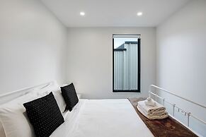 Urban Vogue Escape with Parking- Air-con