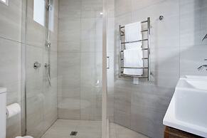 Urban Vogue Escape with Parking- Air-con