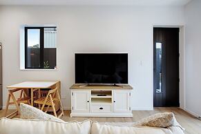 Urban Vogue Escape with Parking- Air-con