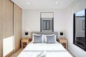 Urban Vogue Escape with Parking- Air-con