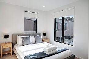 Urban Vogue Escape with Parking- Air-con