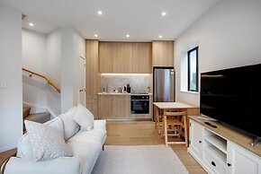 Urban Vogue Escape with Parking- Air-con