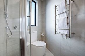 Urban Vogue Escape with Parking- Air-con