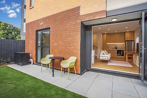 Urban Vogue Escape with Parking- Air-con