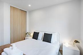 Urban Vogue Escape with Parking- Air-con