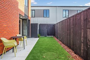 Urban Vogue Escape with Parking- Air-con