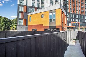 Urban Vogue Escape with Parking- Air-con