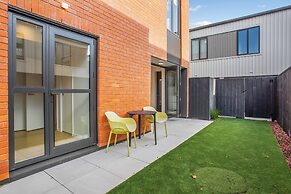 Urban Vogue Escape with Parking- Air-con